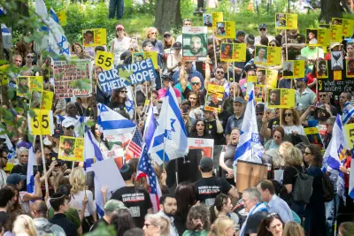Hundreds defiantly flock to Central Park for Israel hostage rally after Colorado terror attack