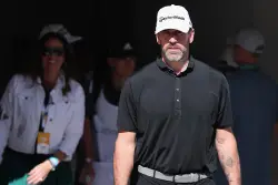 Aaron Rodgers-Pittsburgh country club rumor shut down as Steelers flirtation lingers